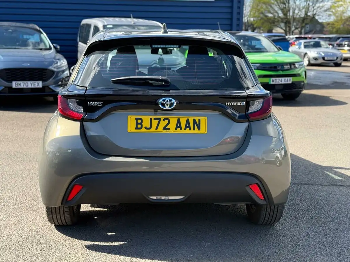 2022-toyota-yaris-15-vvt-i-icon-big-5