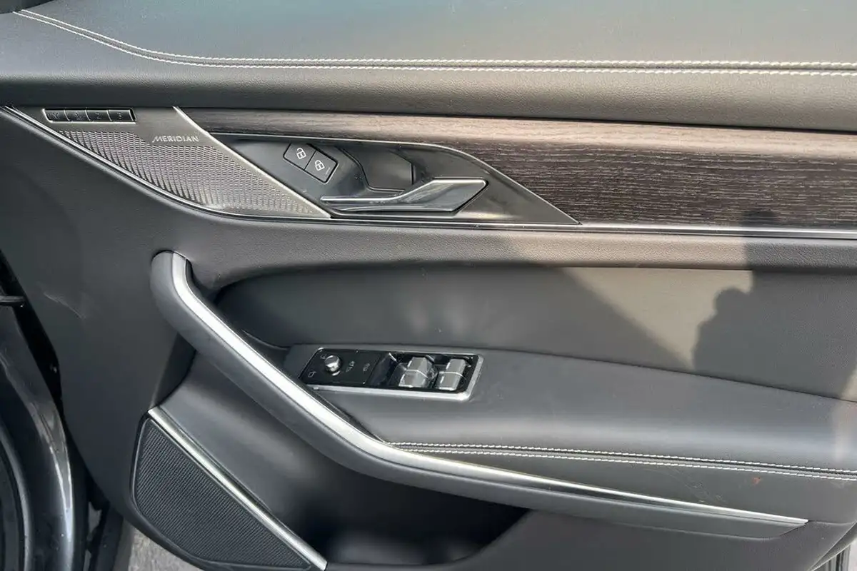 2024-jaguar-f-pace-20-d200-r-dynamic-hse-black-90th-anniversary-edition-big-44
