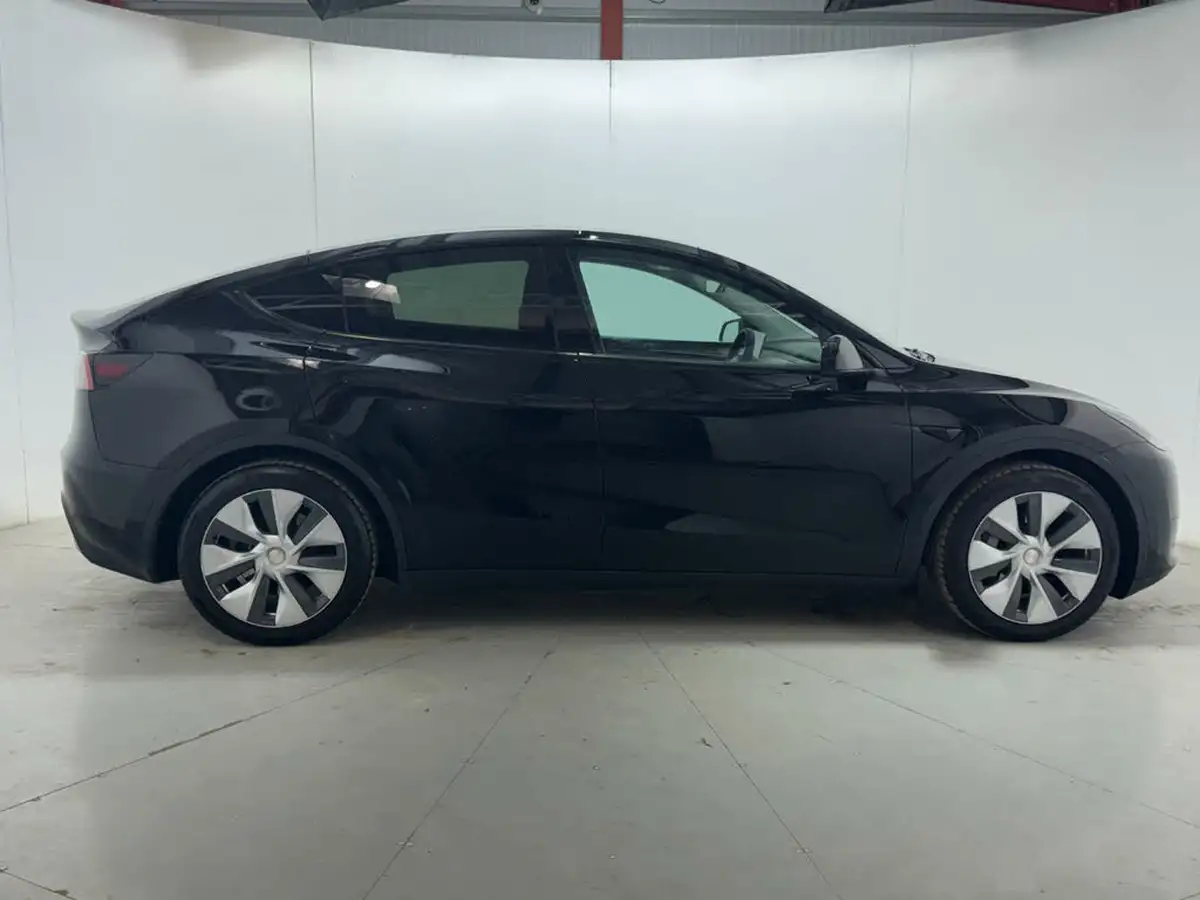 2023-tesla-model-y-e-rwd-big-7