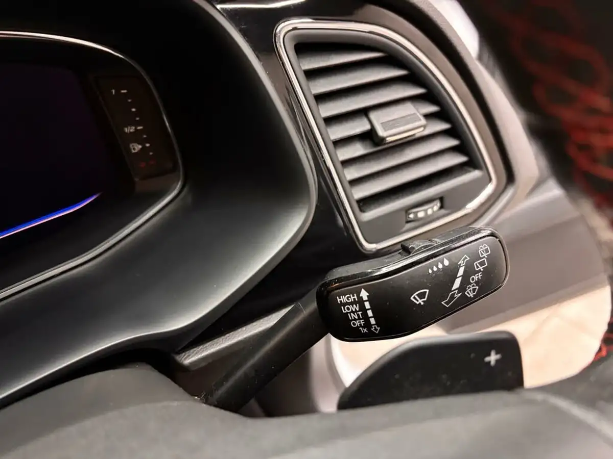 2020-seat-leon-20tdi-fr-black-edition-estate-dsg-big-47