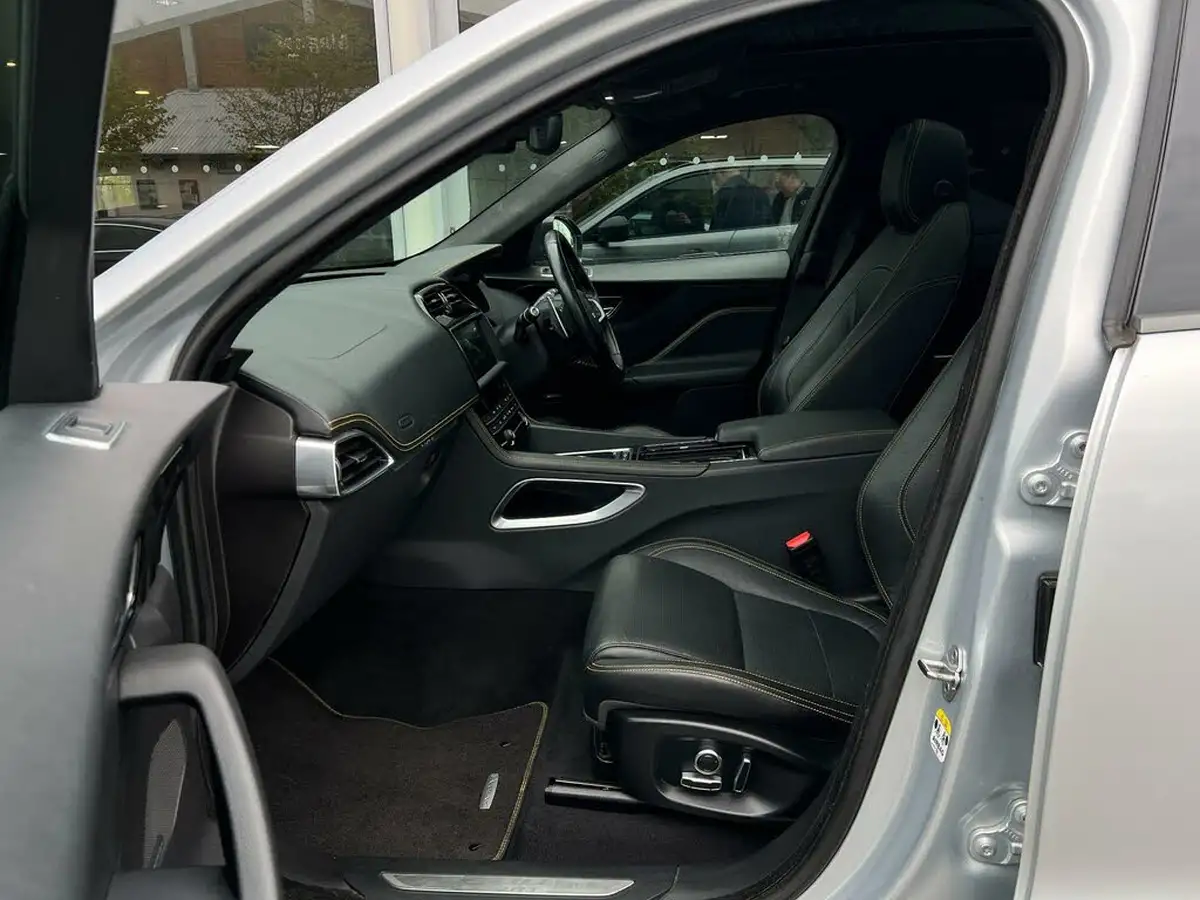 2019-jaguar-f-pace-20i-300-sport-big-17