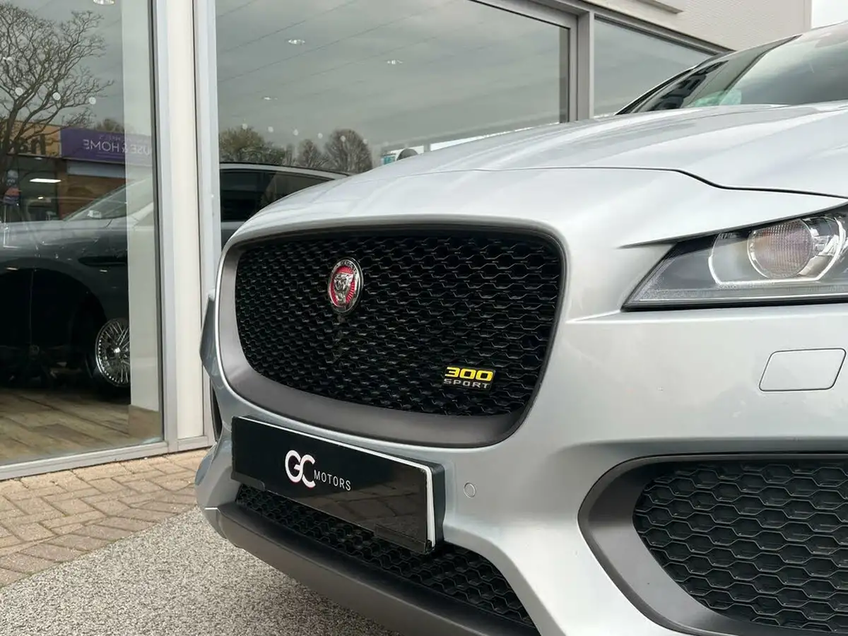 2019-jaguar-f-pace-20i-300-sport-big-69