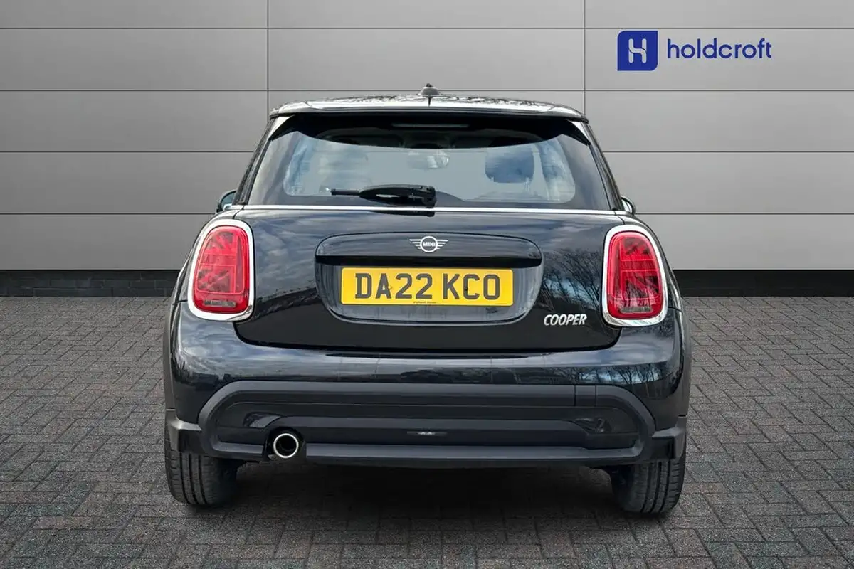 2022-mini-cooper-15-cooper-classic-hatchback-3d-big-7