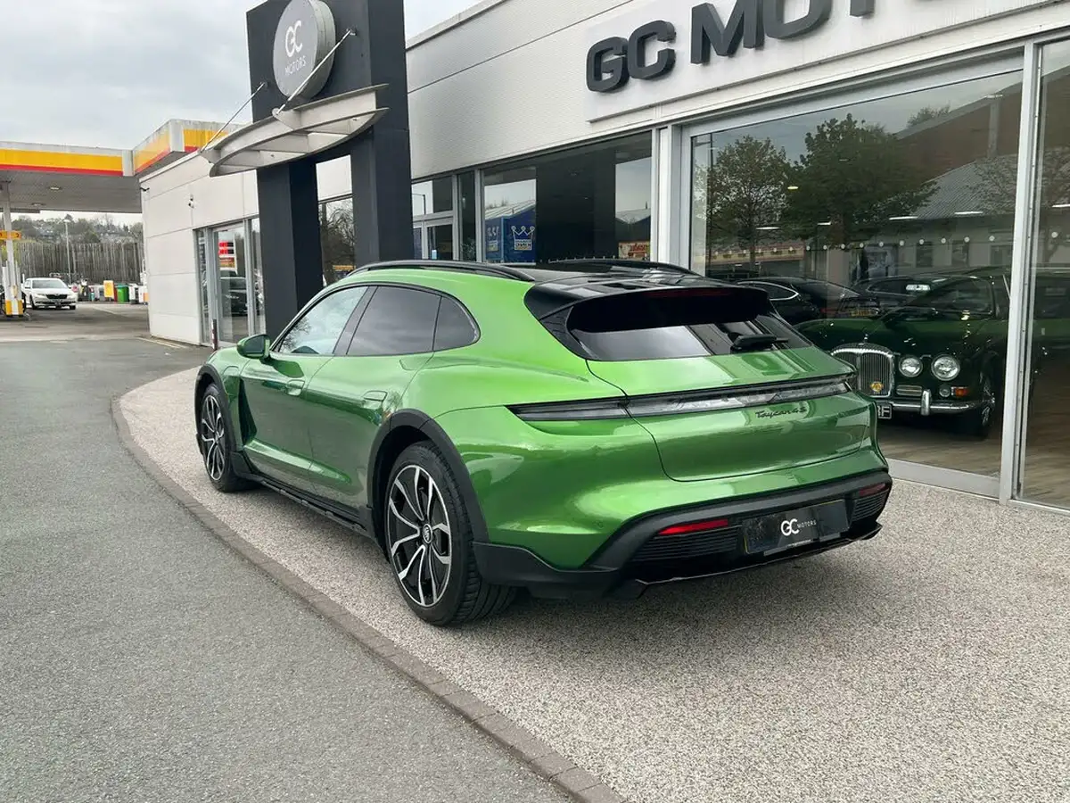 2021-porsche-taycan-e-4s-cross-turismo-awd-big-3