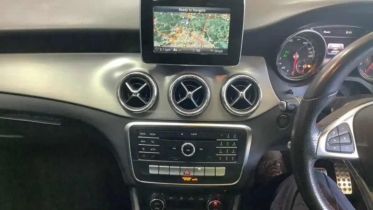2019-mercedes-benz-cla-16-cla-200-amg-line-edition-shooting-brake-5d-big-8