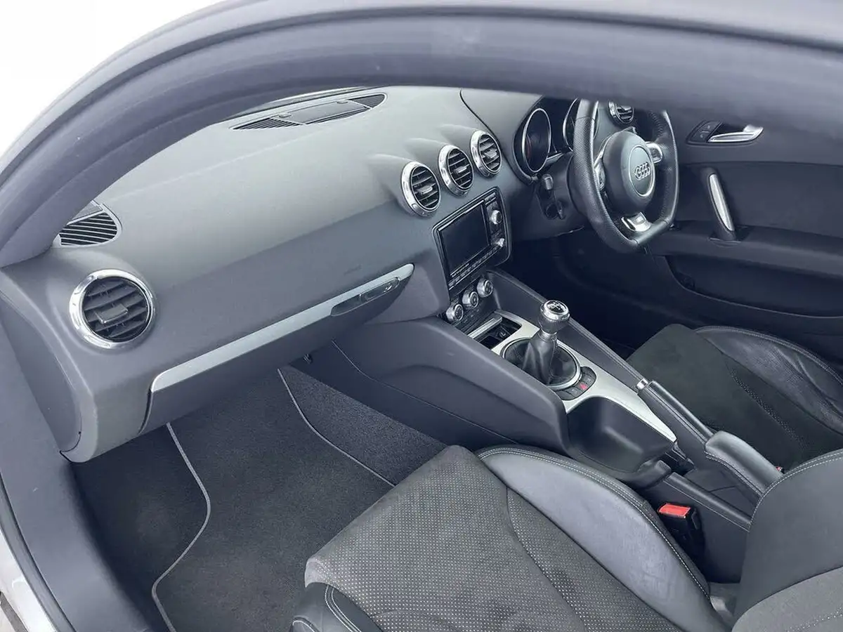 2014-audi-tt-coupe-20-tfsi-black-edition-big-56