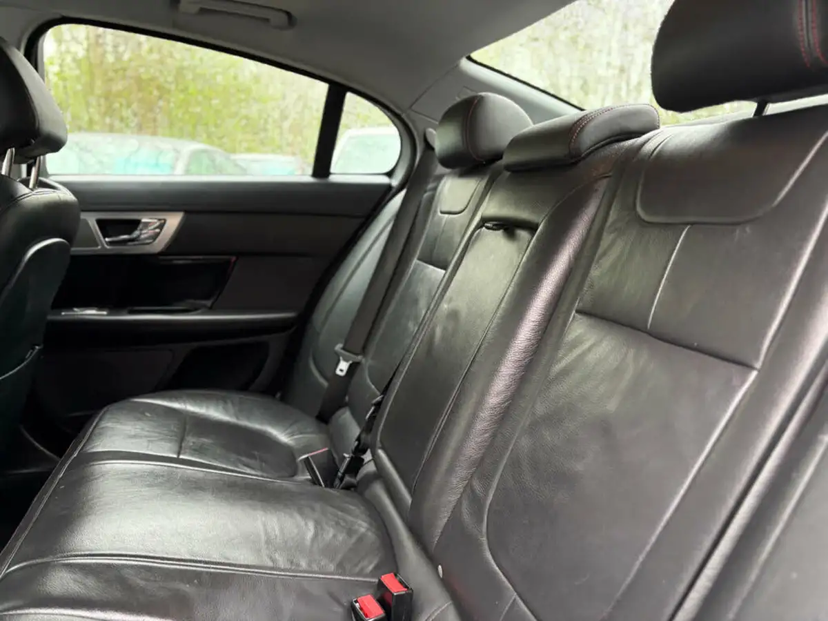 2015-jaguar-xf-22td-r-sport-black-saloon-4d-big-43