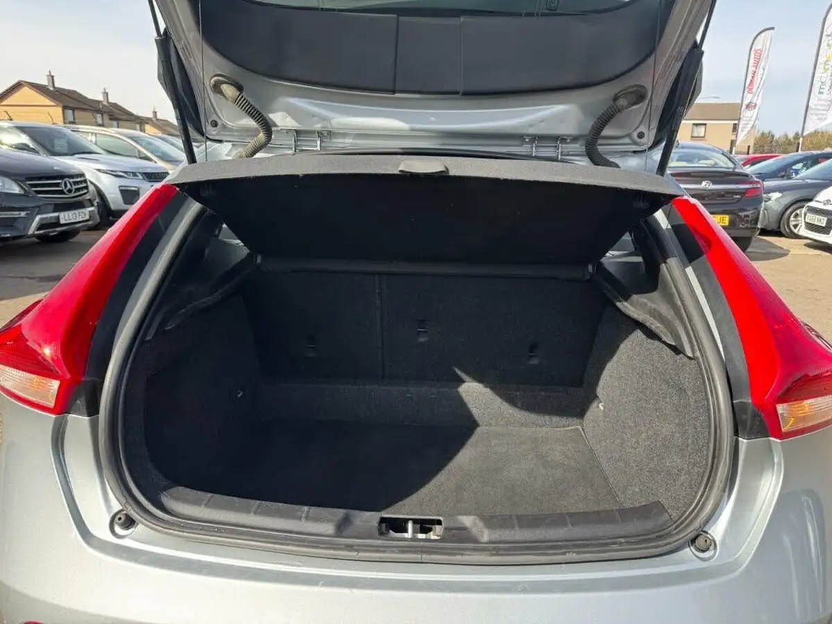 2016-volvo-v40-20td-d2-se-lux-nav-geartronic-big-24