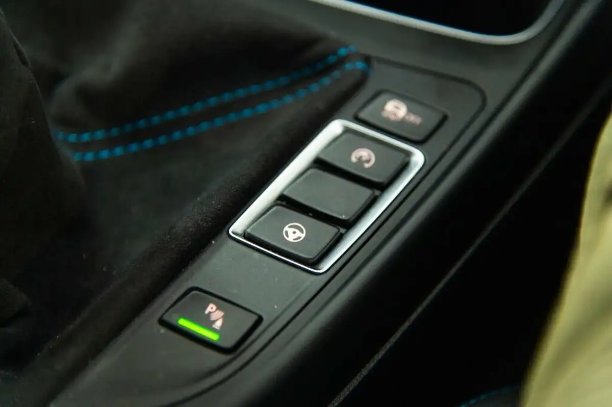 2019-bmw-2-series-30-m2-competition-big-48