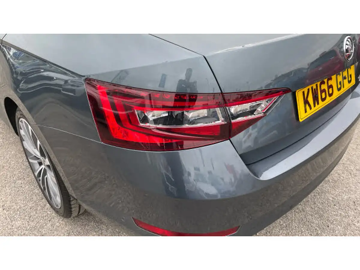 2016-skoda-superb-20tdi-scr-laurin-klement-190ps-4x4-hatchback-dsg-big-43