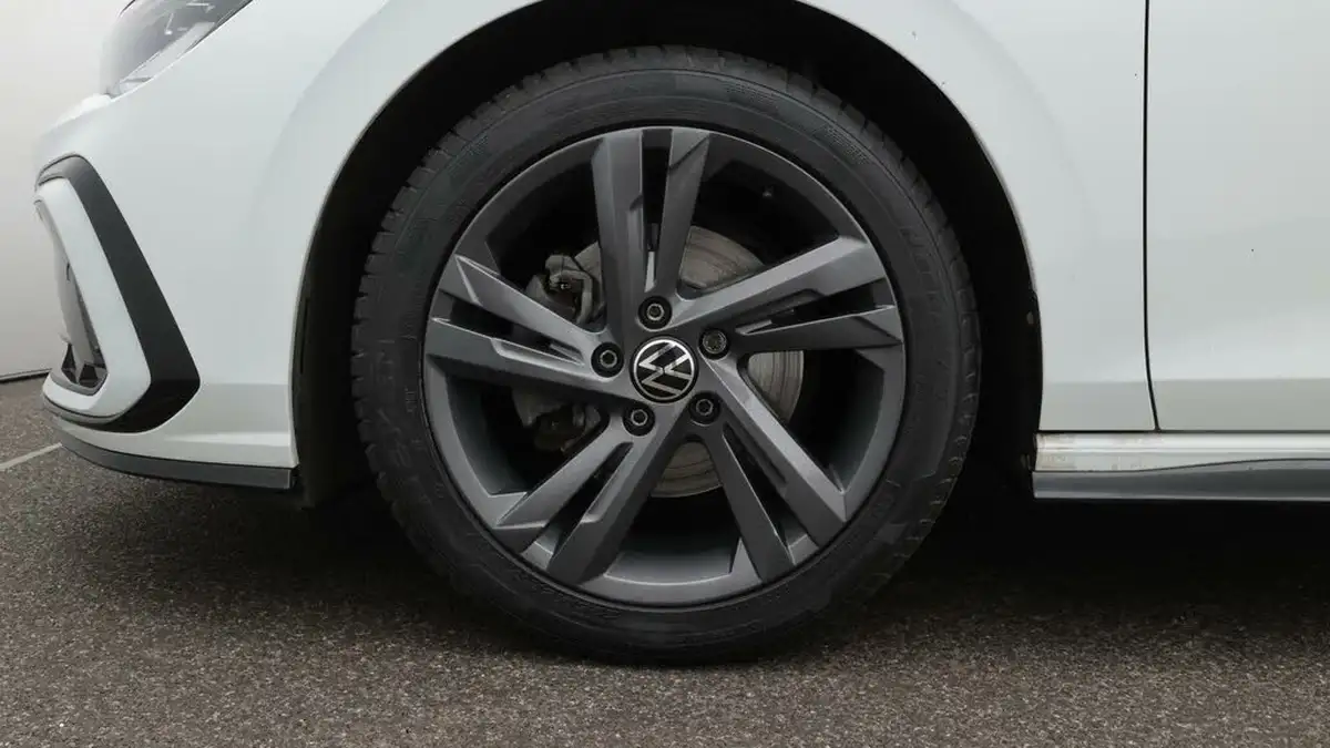 2022-volkswagen-golf-15-tsi-r-line-150ps-hatchback-big-18