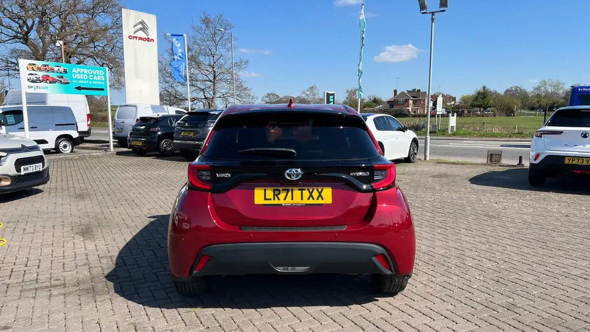 2021-toyota-yaris-15-vvt-i-design-big-8