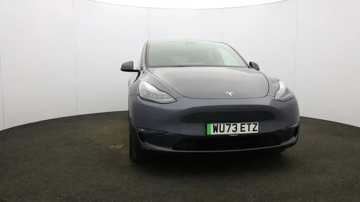2023-tesla-model-y-e-long-range-big-35