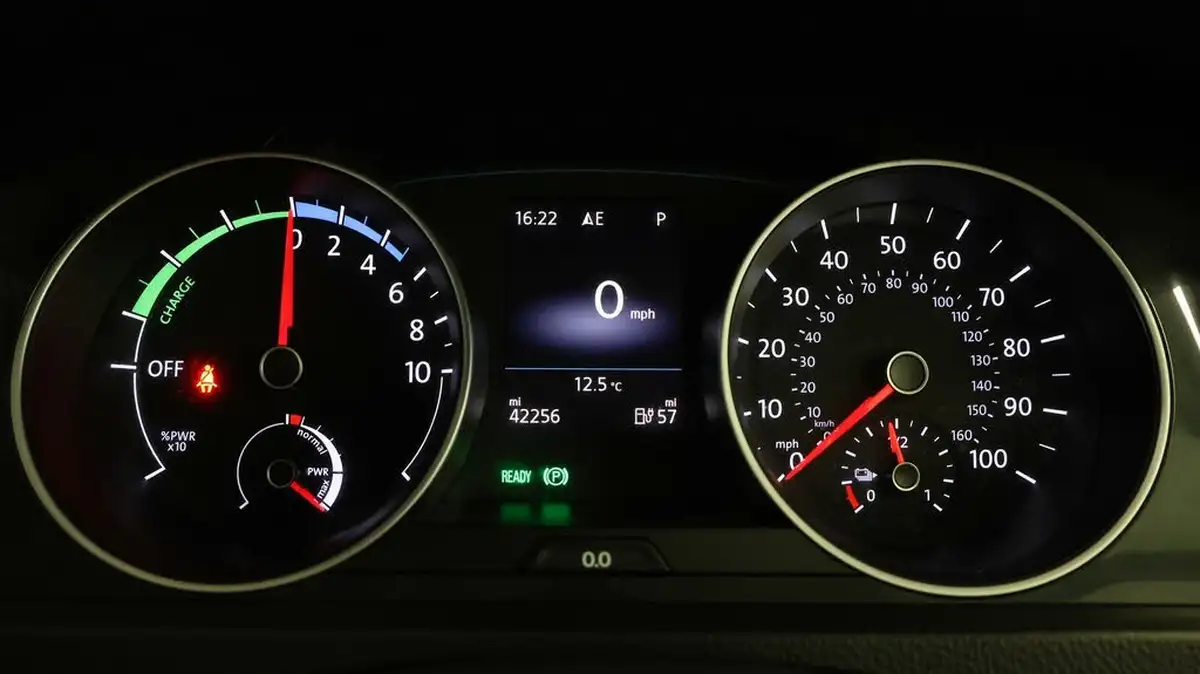 2019-volkswagen-golf-e-e-golf-big-9