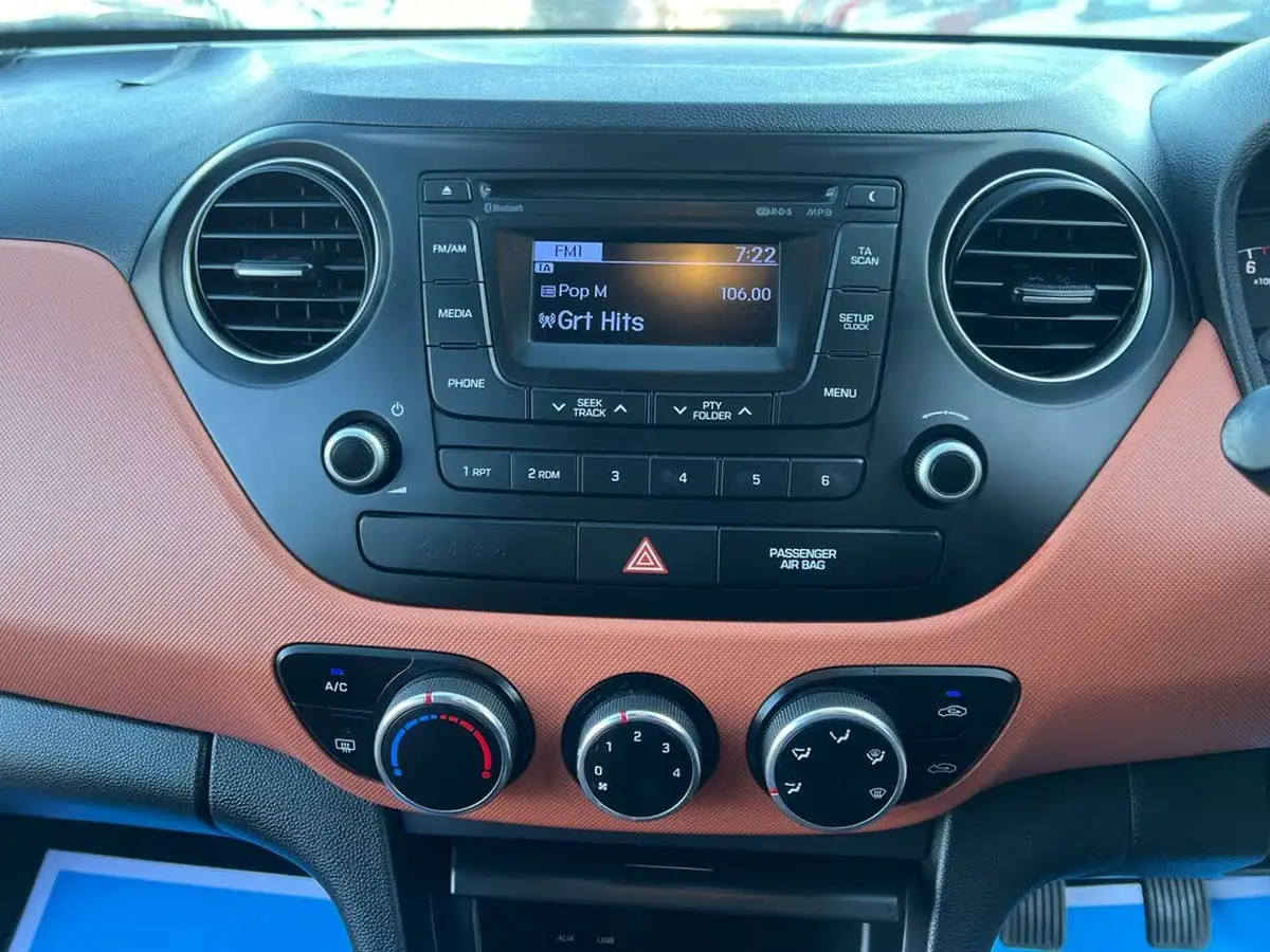 2014-hyundai-i10-10-premium-big-22