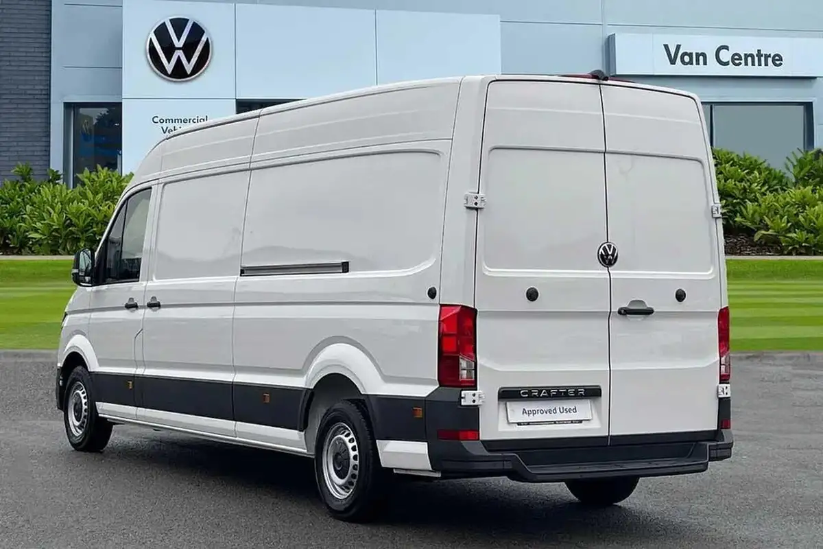 2024-volkswagen-crafter-20tdi-cr35-lwb-commerce-plus-140pseu6d-big-2