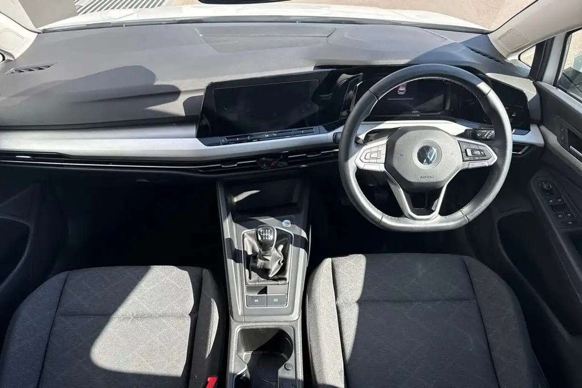 2022-volkswagen-golf-10-tsi-life-hatchback-big-32