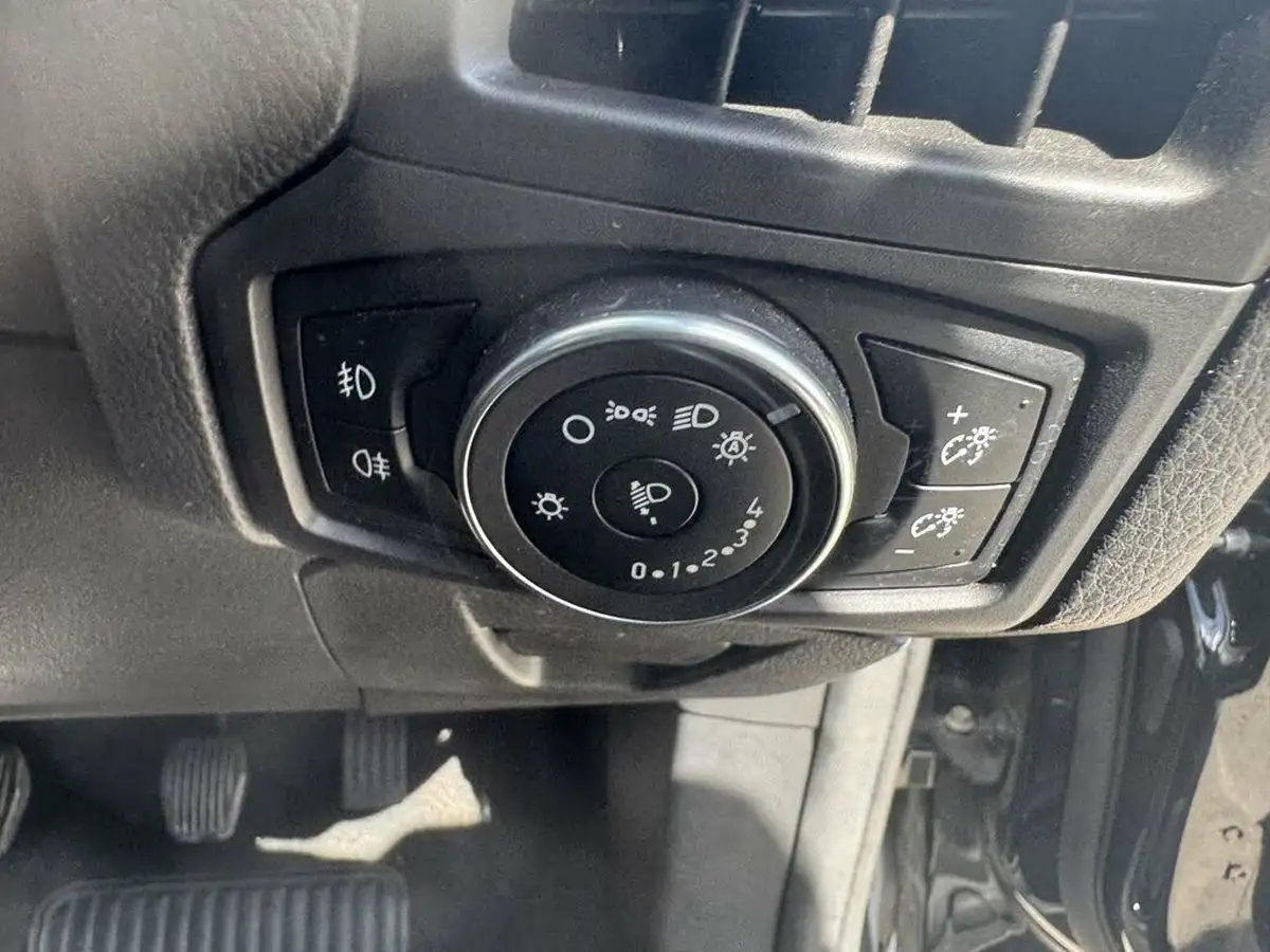 2018-ford-focus-10t-titanium-125ps-hatchback-big-37