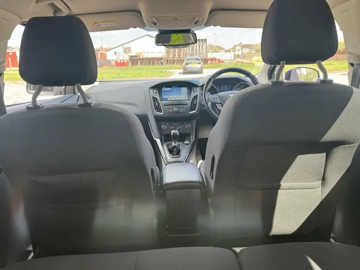 2018-ford-focus-10t-titanium-125ps-hatchback-big-18