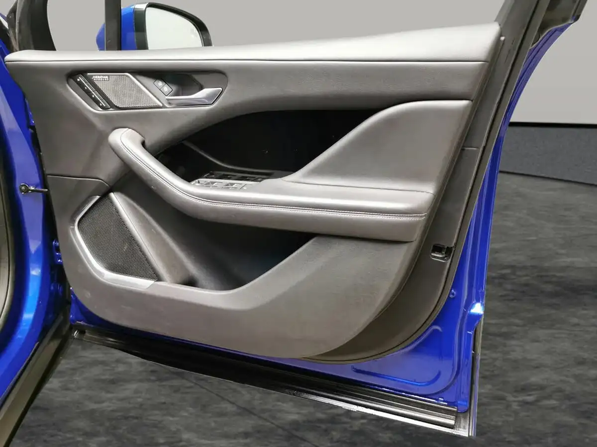2021-jaguar-i-pace-ev400-hse-big-35