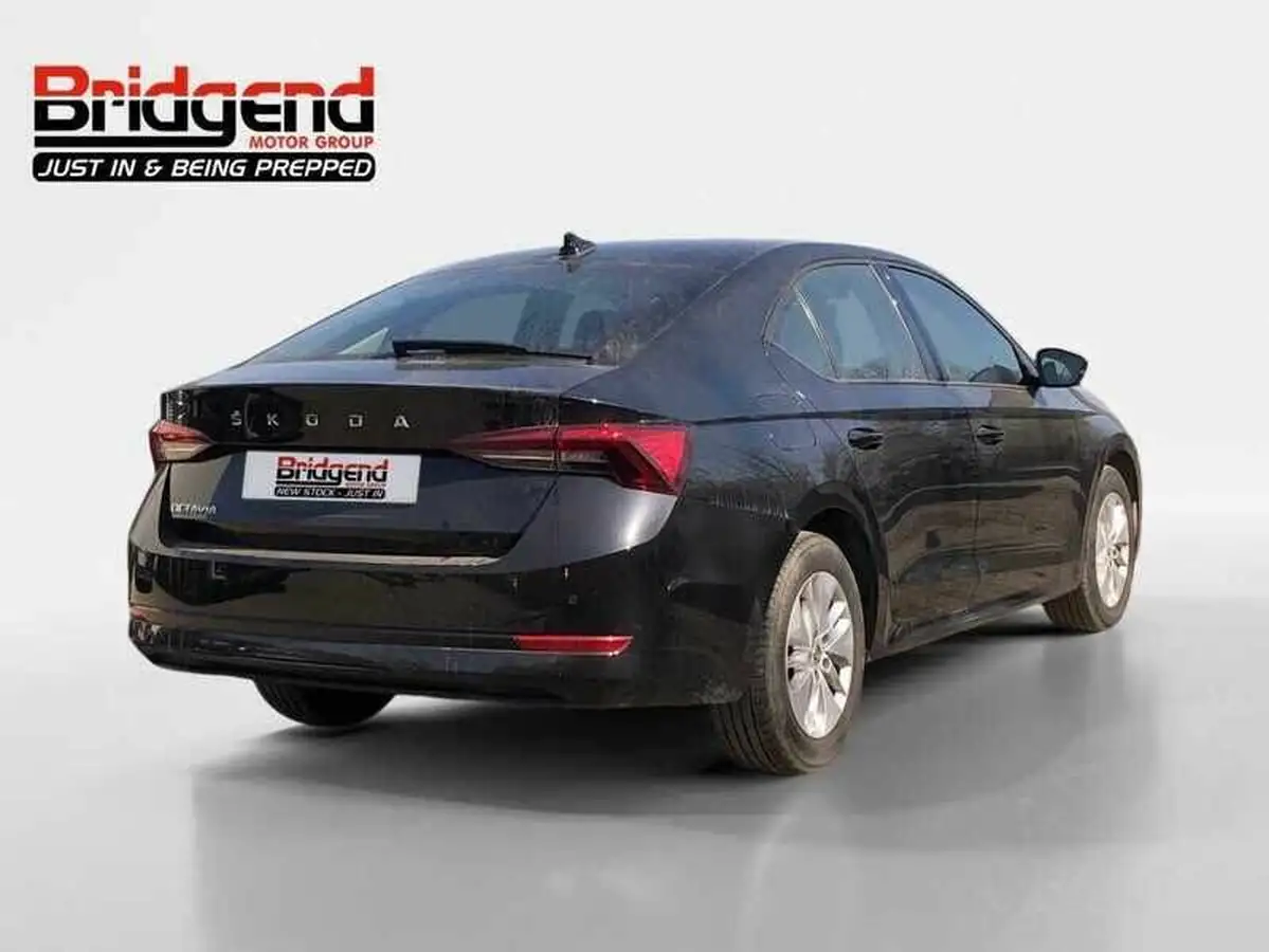 2022-skoda-octavia-10-tsi-se-technology-109ps-hatchback-big-2