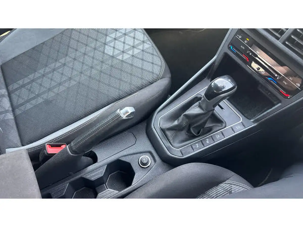 2022-volkswagen-taigo-15-tsi-r-line-big-13