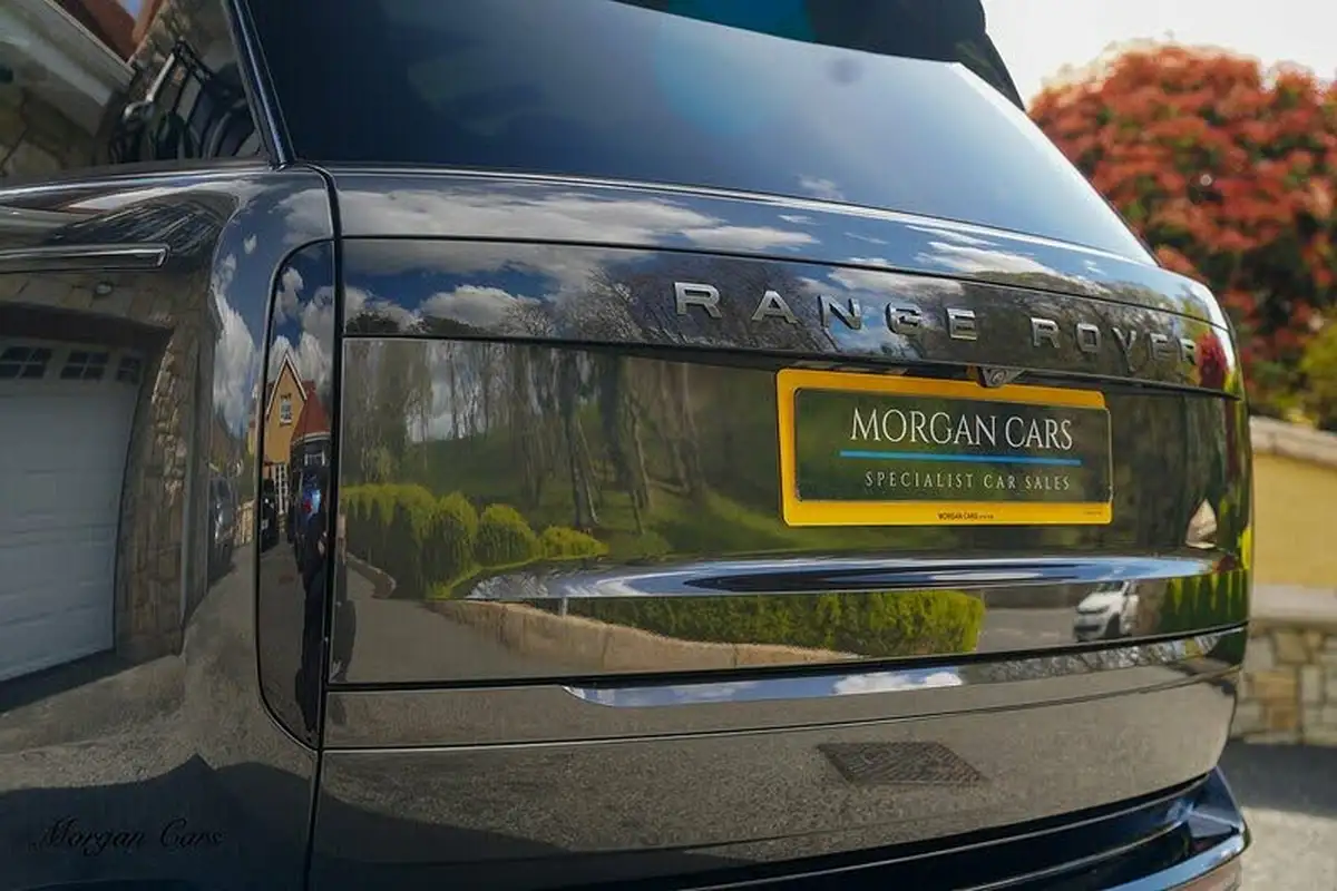 2023-land-rover-range-rover-30-d350-hse-big-11