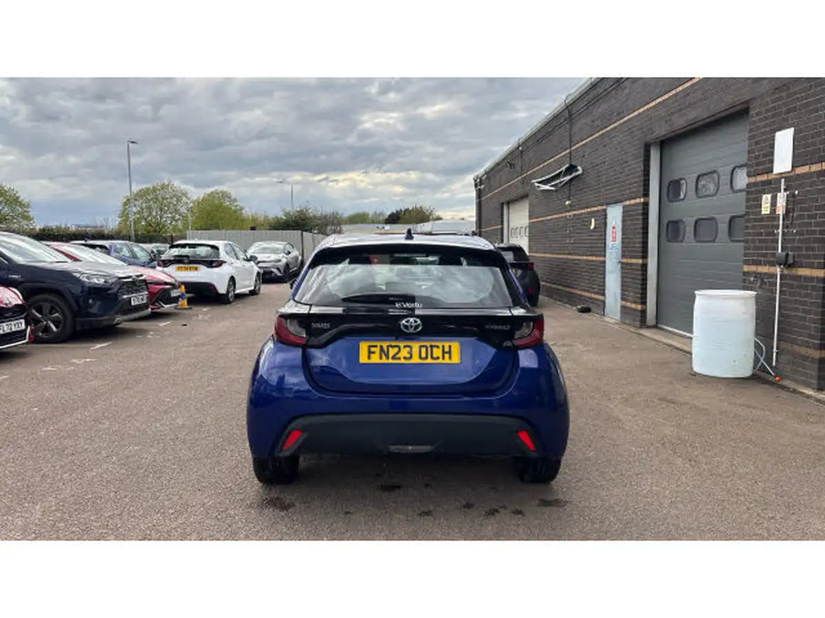 2023-toyota-yaris-15-vvt-i-icon-big-18