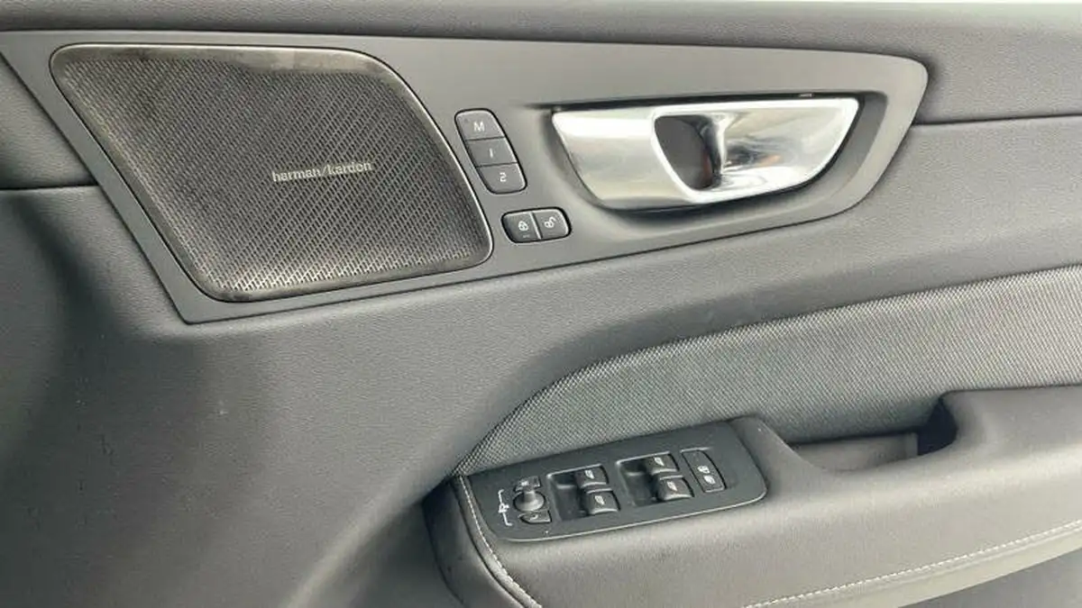 2024-volvo-xc60-20-b5-plus-big-18