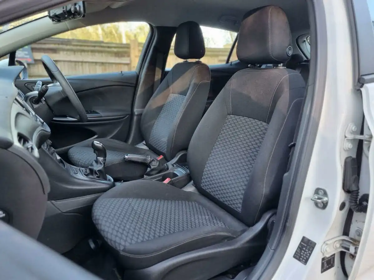 2016-vauxhall-astra-16cdti-design-110ps-ecoflex-ss-hatchback-big-44