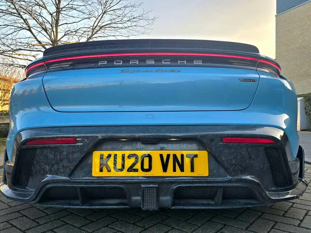 2020-porsche-taycan-e-turbo-big-17