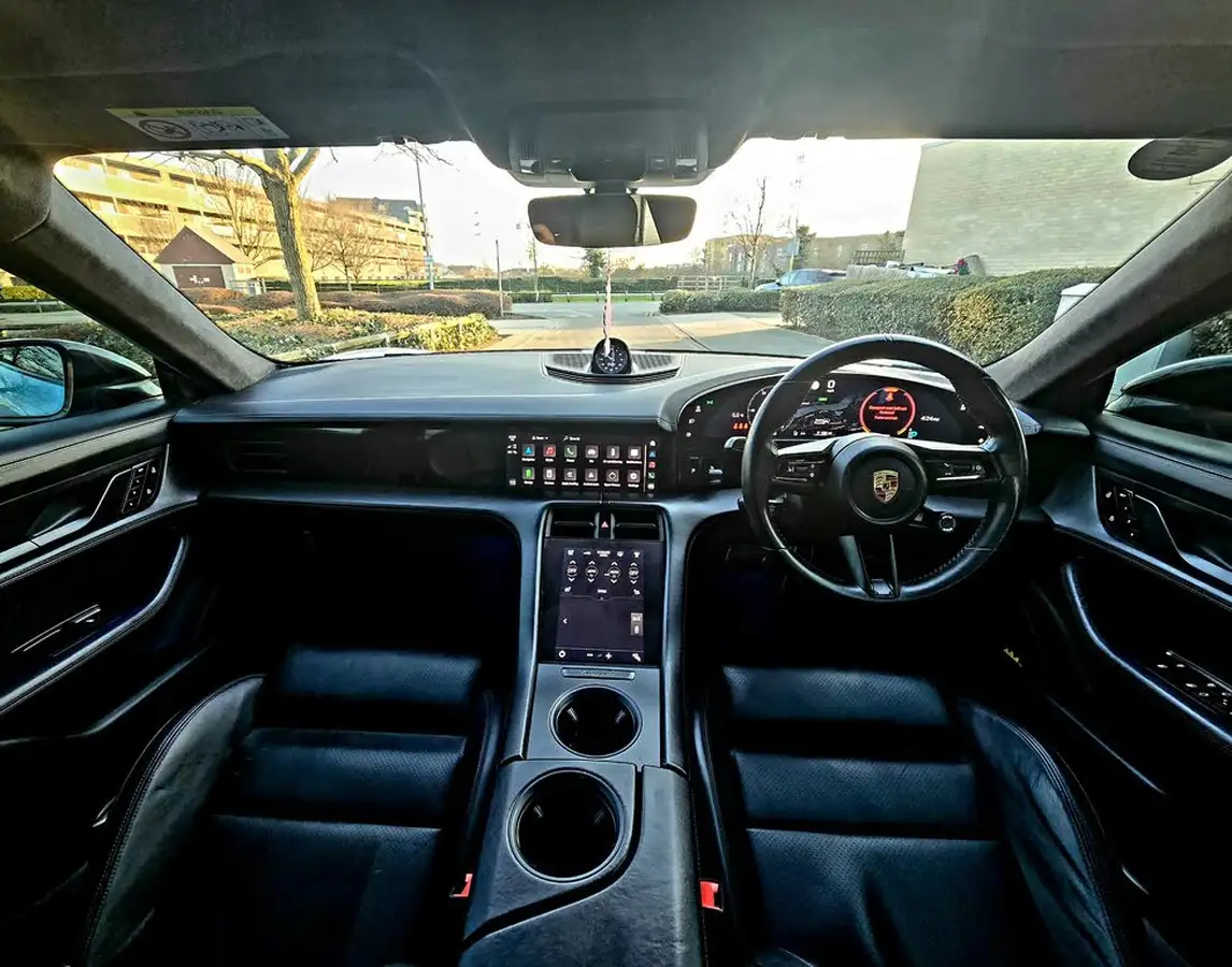 2020-porsche-taycan-e-turbo-big-41