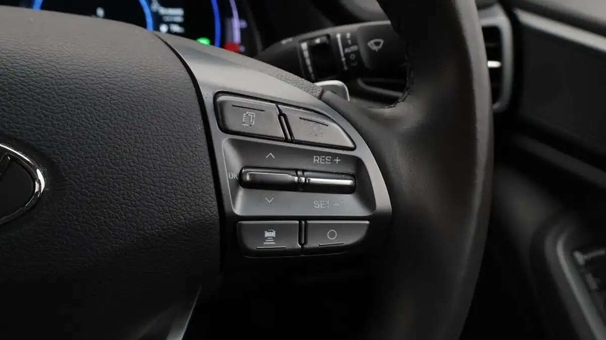 2021-hyundai-ioniq-e-premium-electric-100kw-big-23