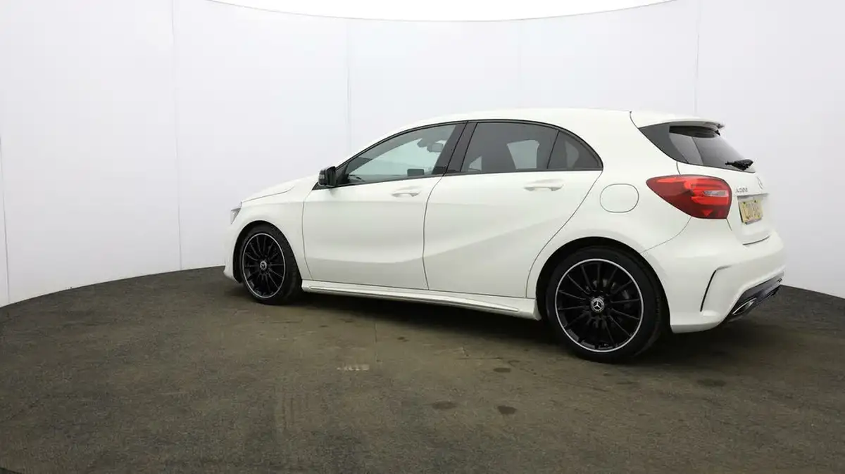 2017-mercedes-benz-a-class-16-a200-amg-line-ss-7g-dct-big-57