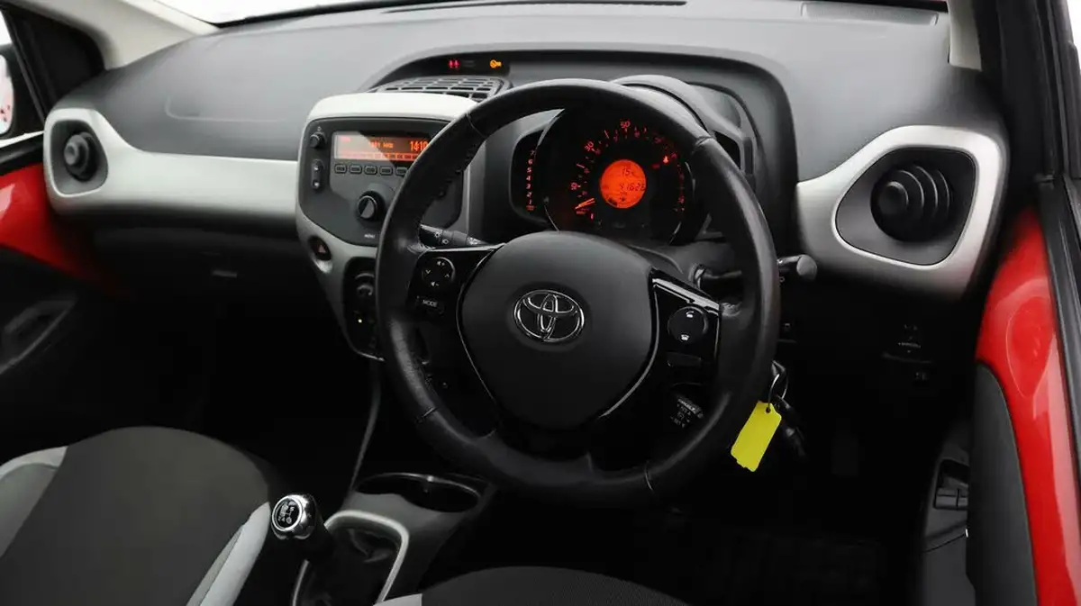 2018-toyota-aygo-10-vvt-i-x-play-71bhp-3d-big-8