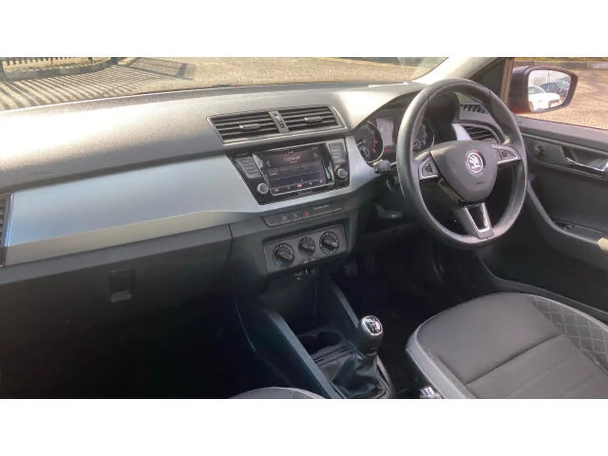 2018-skoda-fabia-10-mpi-colour-edition-big-8