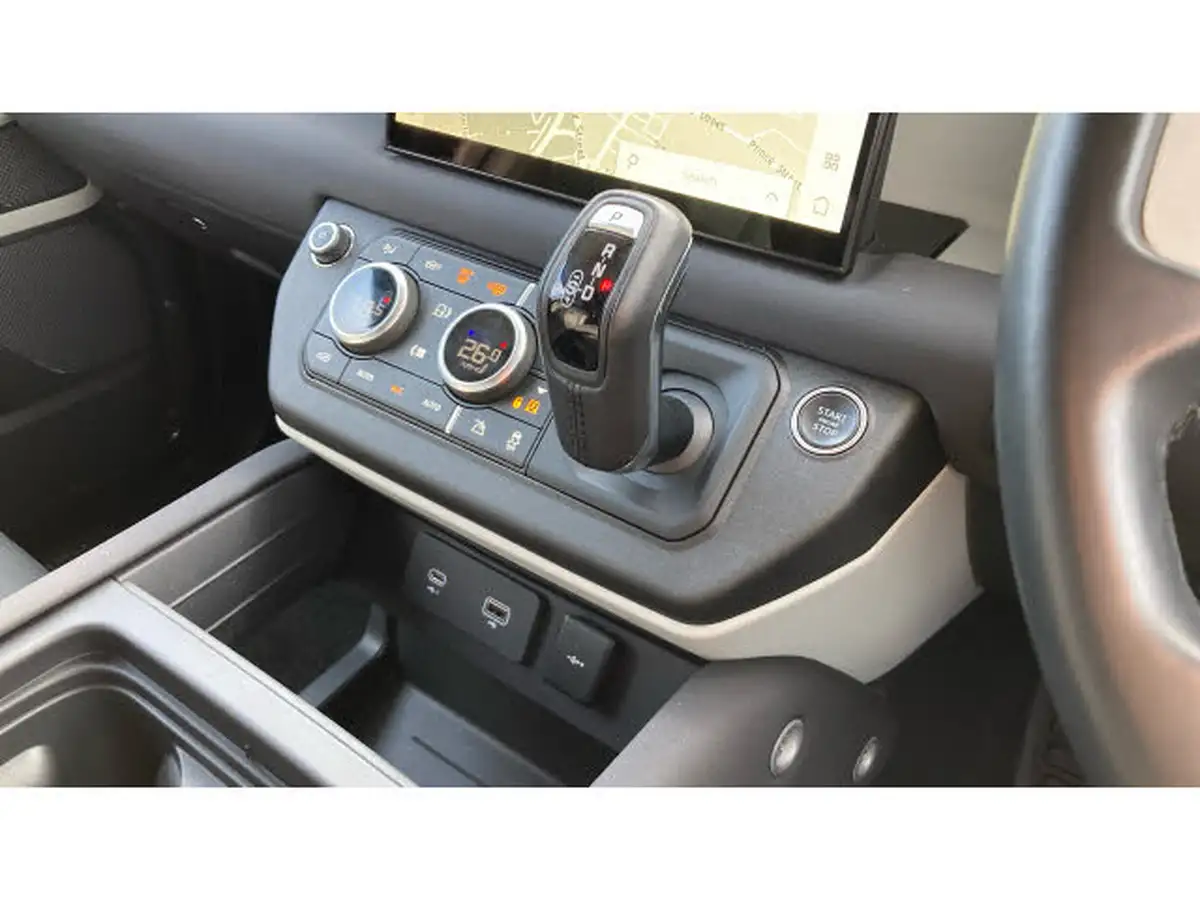 2022-land-rover-110-defender-30-d250-xs-edition-big-12