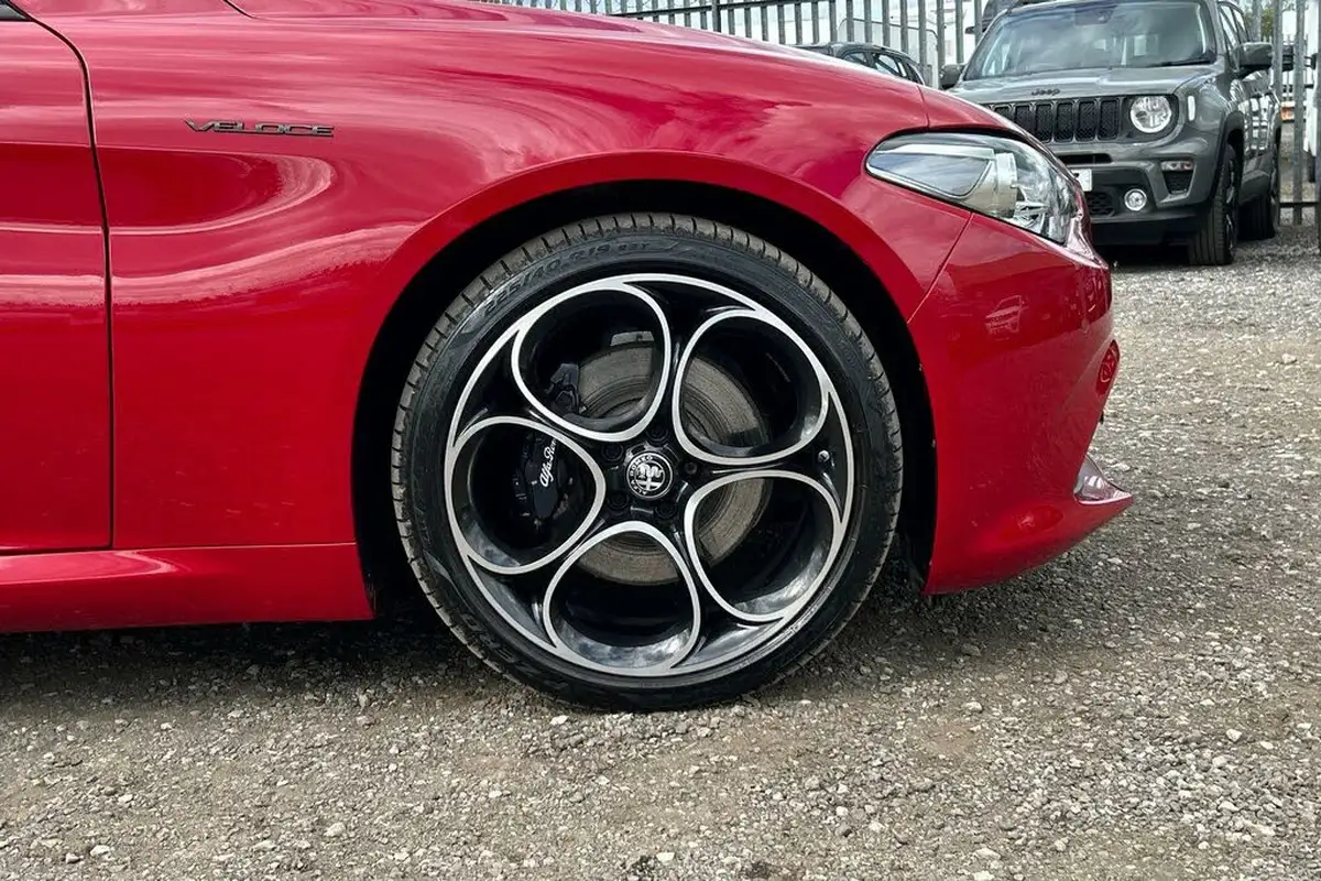 2022-alfa-romeo-giulia-20-veloce-big-4
