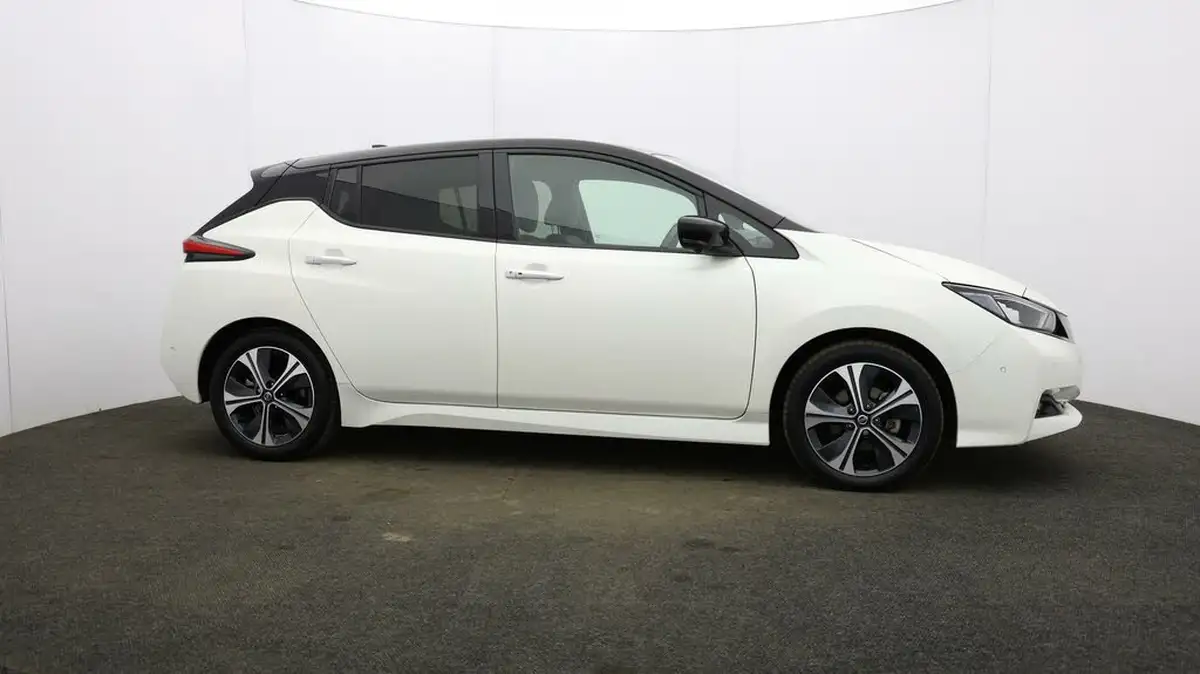 2021-nissan-leaf-e-tekna-big-42