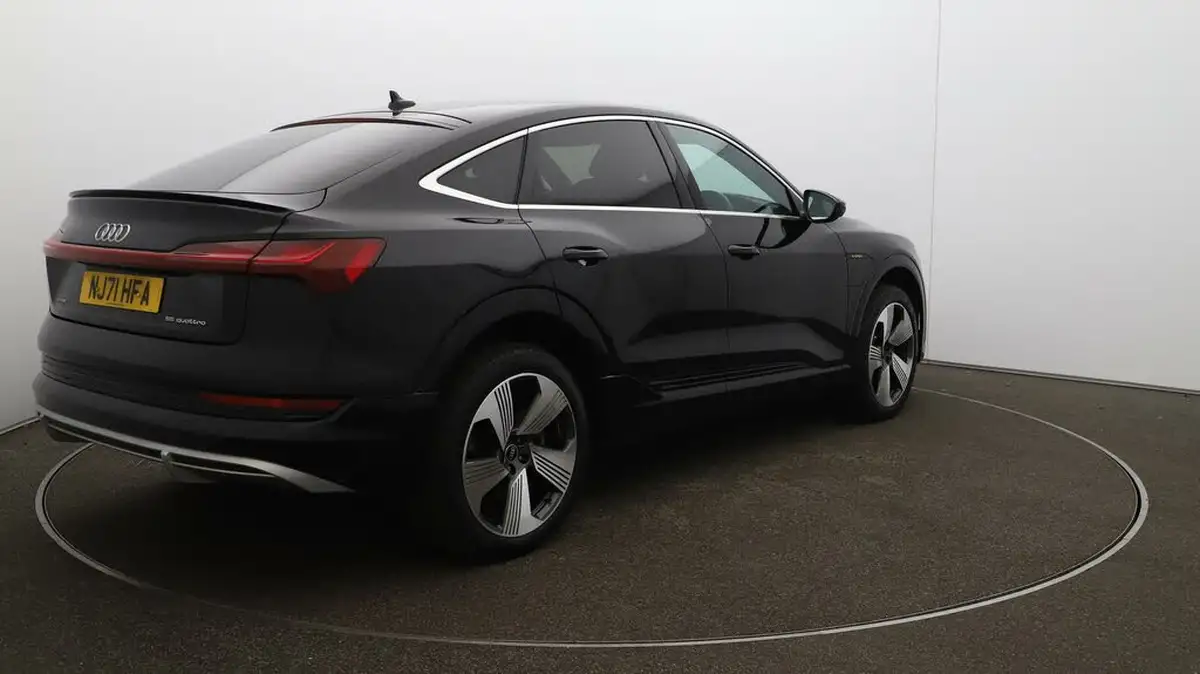 2021-audi-e-tron-55e-s-line-sportback-big-47