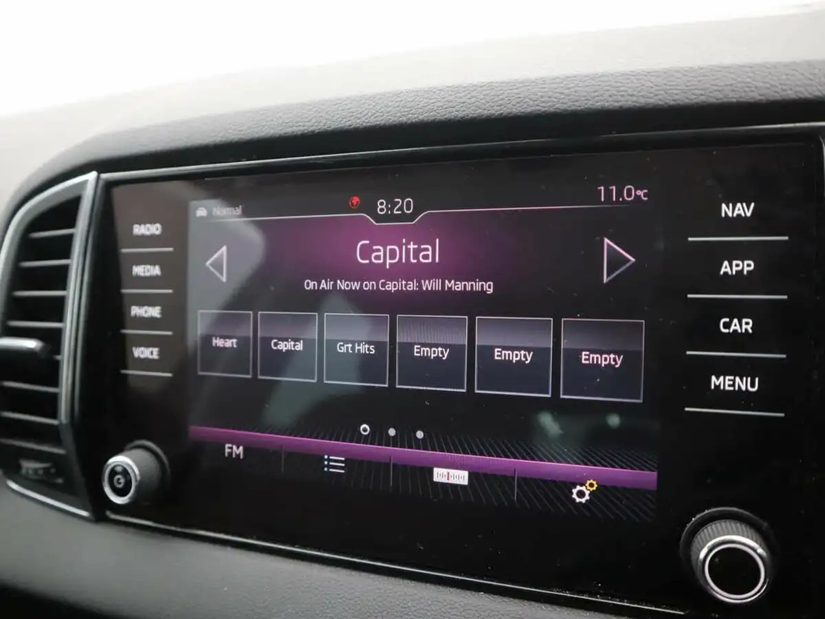 2018-skoda-karoq-20tdi-scr-se-l-dsg-big-12