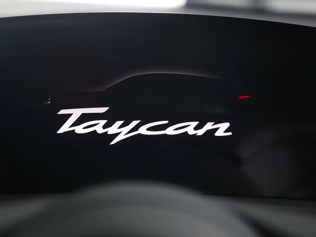 2023-porsche-taycan-e-4s-cross-turismo-big-29