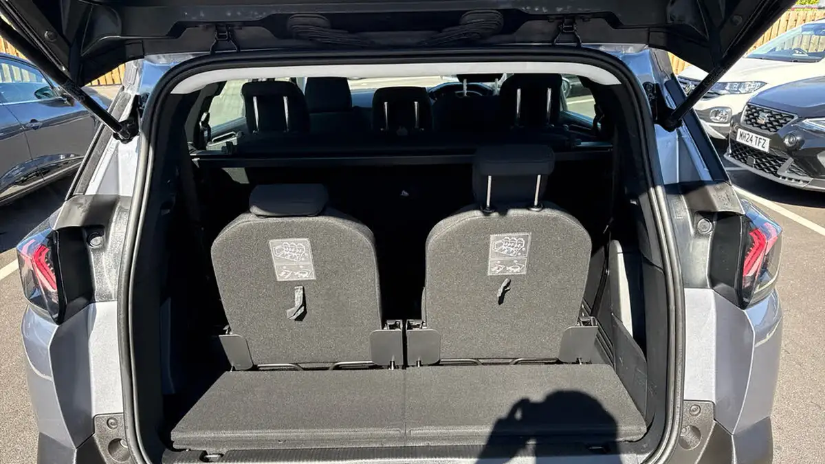 2021-peugeot-5008-suv-12-puretech-active-premium-big-14