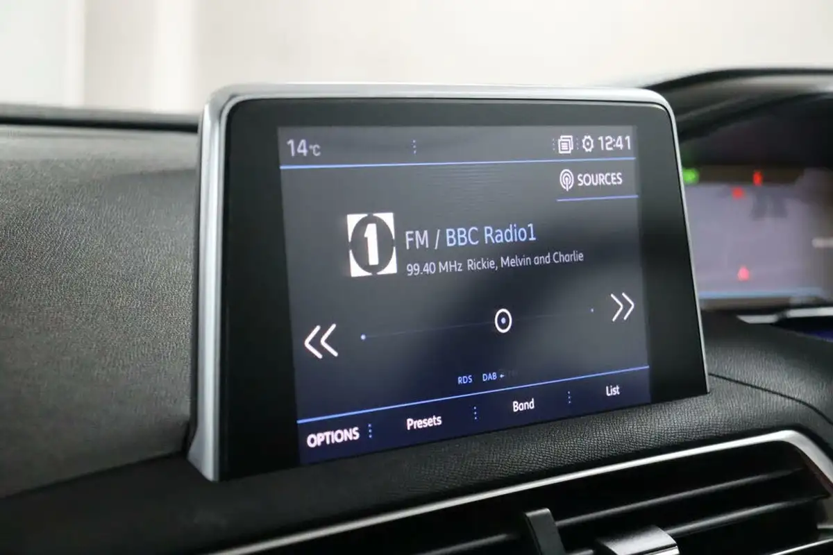 2018-peugeot-5008-suv-15-bluehdi-allure-big-35