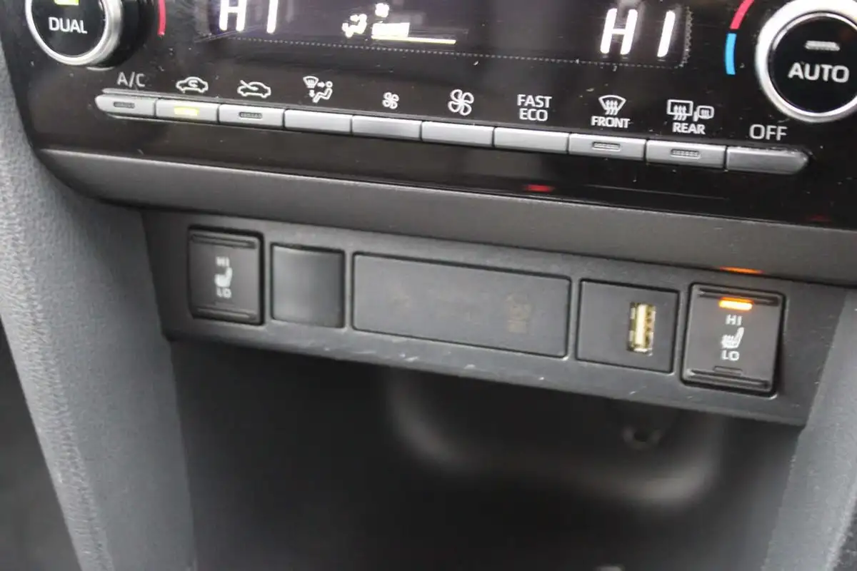 2021-toyota-yaris-cross-15-vvt-i-excel-big-22