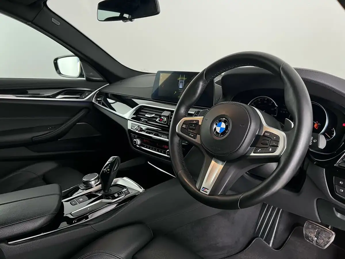 2018-bmw-5-series-20td-520d-m-sport-188bhp-xdrive-touring-5d-big-11