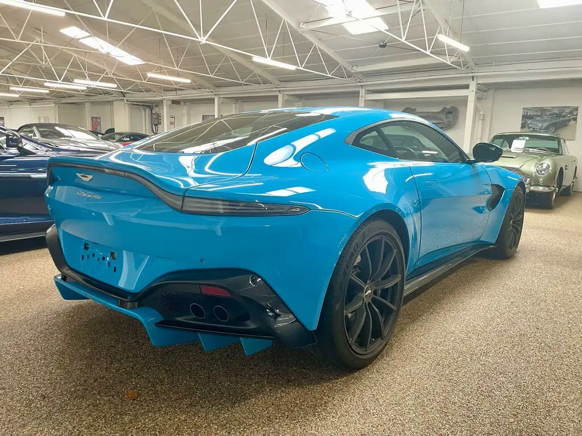 2019-aston-martin-vantage-40-v8-vantage-big-2