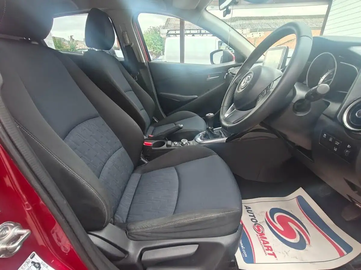 2015-mazda-mazda2-15-sport-black-big-33