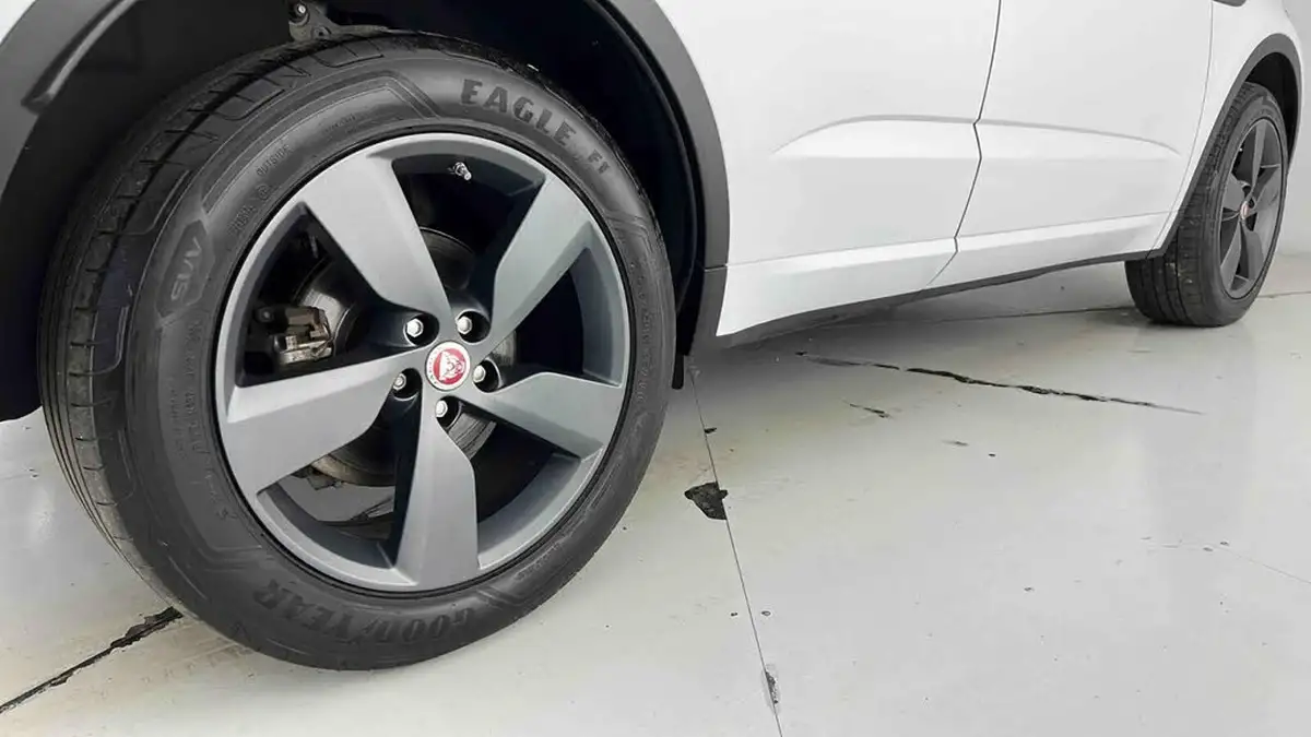 2020-jaguar-e-pace-20-i4d-chequered-flag-180ps-big-29