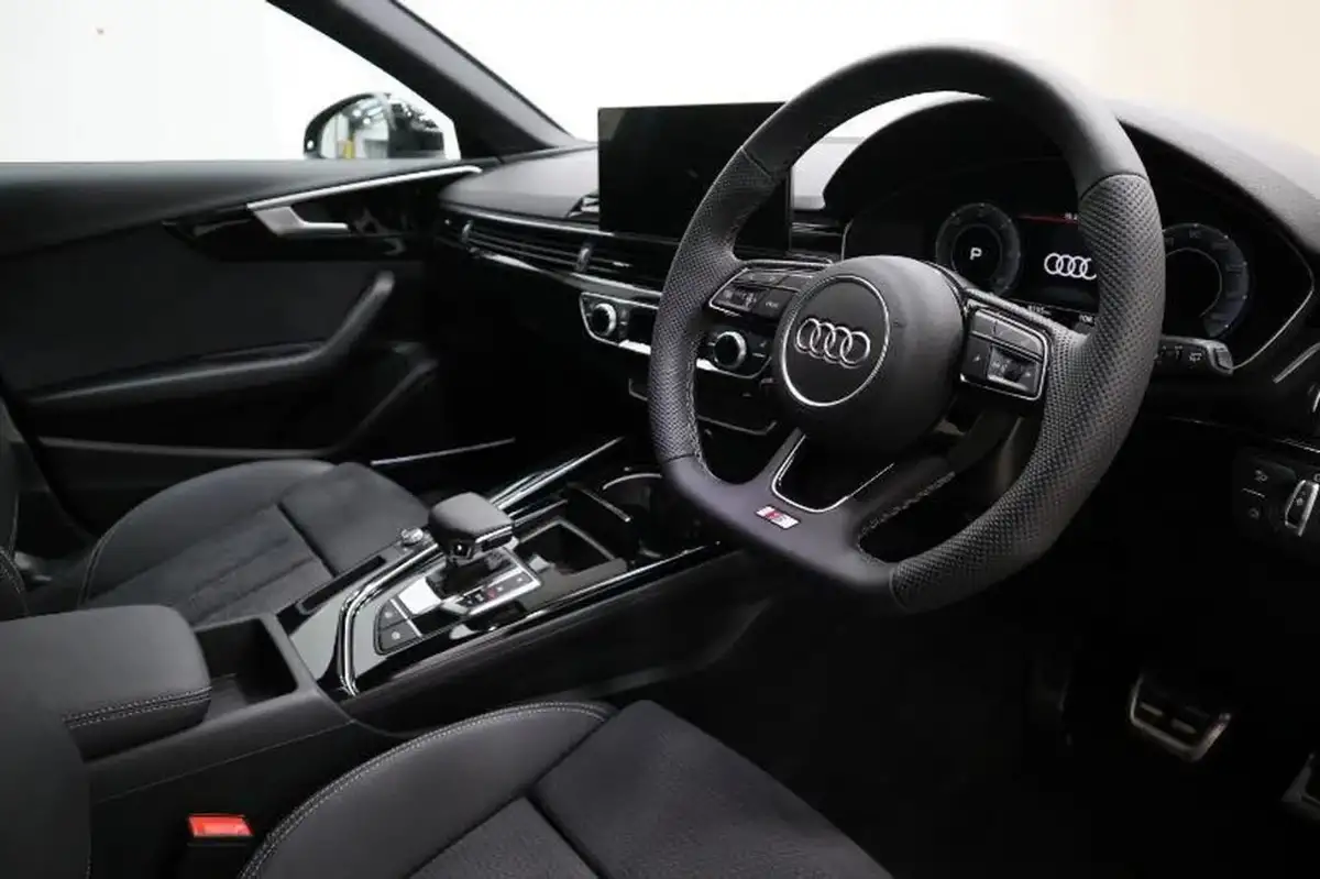 2024-audi-a4-avant-20-35-tdi-black-edition-big-17